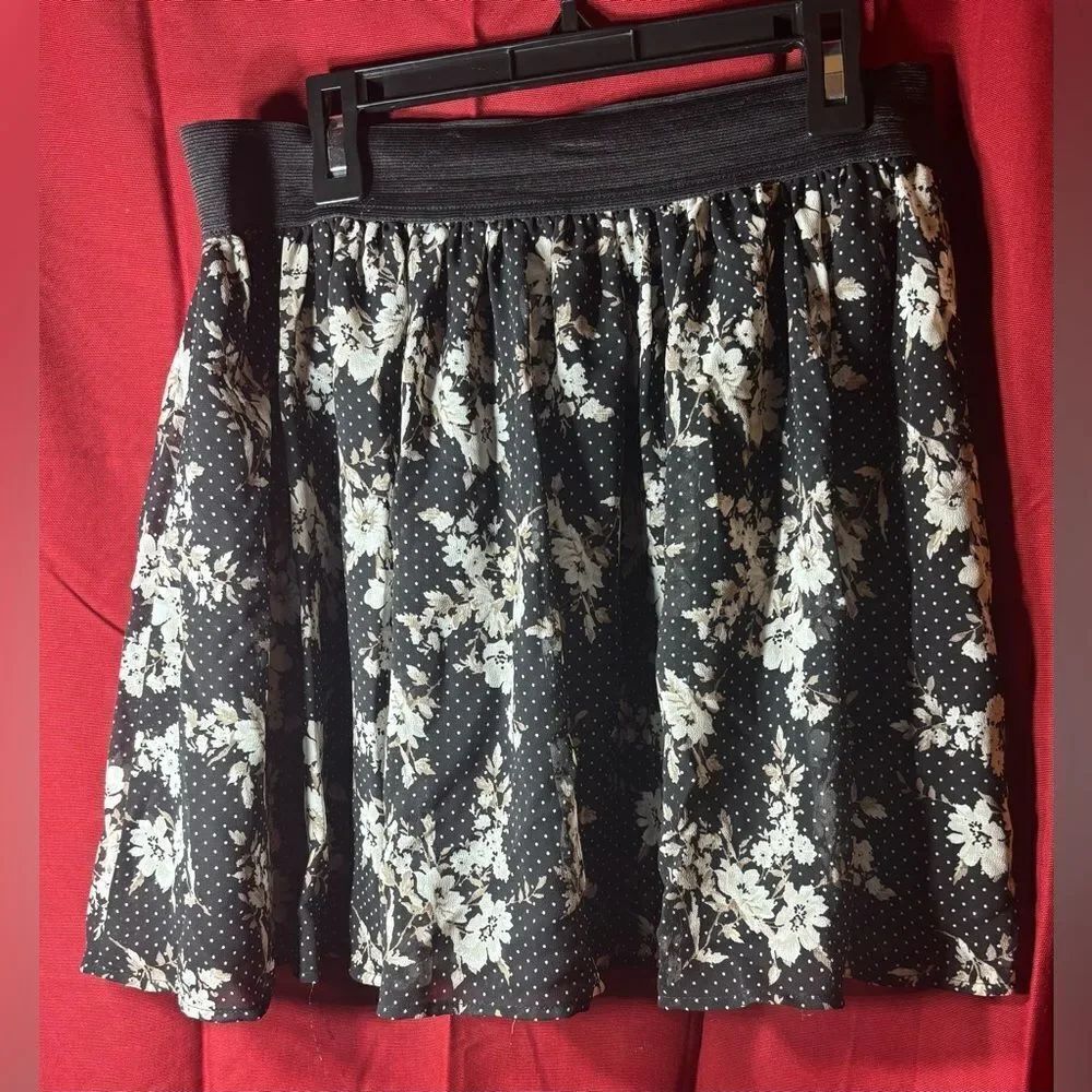 Forever 21 Aline Full Black Floral Polka Dot Skirt Women’s Size Large EPC - Picture 3 of 4